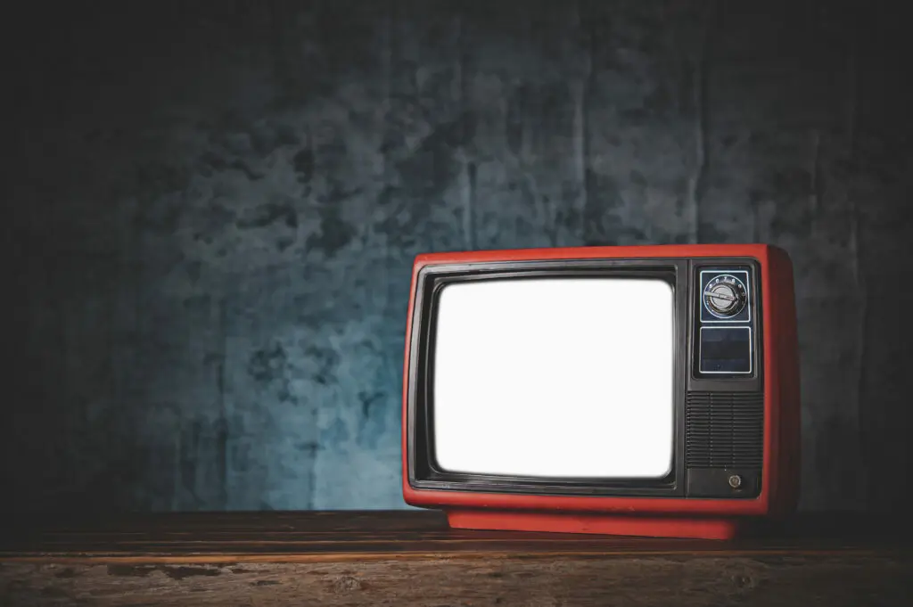 Audiencia, marcas y anunciantes siguen huyendo en masa de la televisión tradicional
